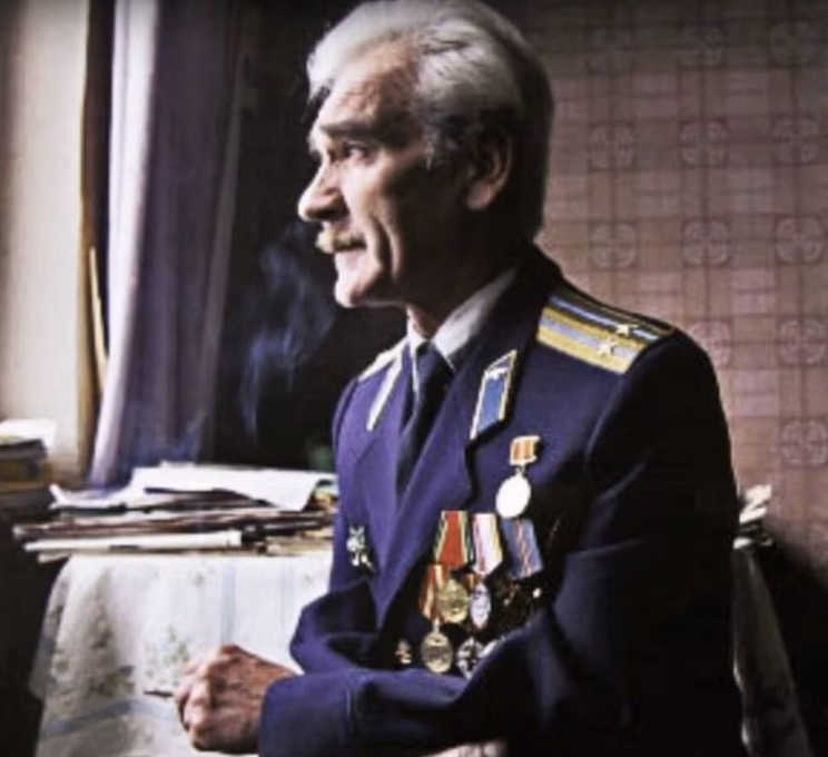 Petrov militaire tenu